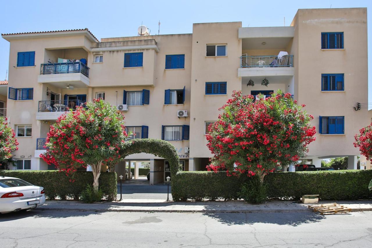 Апартаменти Joanne's Lovely 2 Bedroom Apt. *